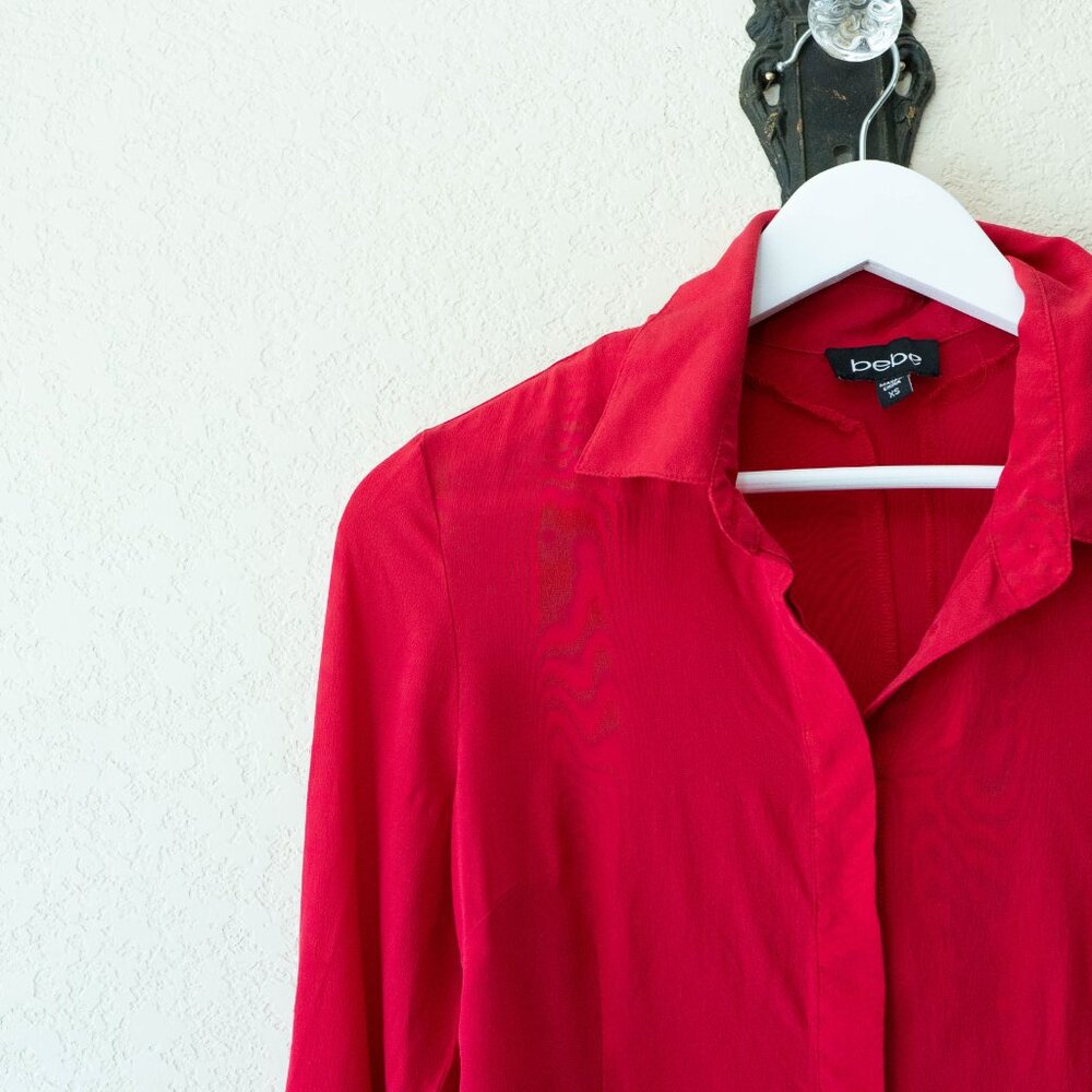 Bebe 100% Silk Red Button Up Blouse Roll Tab Sleeve Luxe Shirt Women XS - Picture 3 of 14